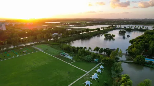 Daqian Swanlake Manor