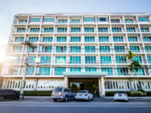 B2 Premier Hotel & Resort Hotels near Chiang Mai Intl. Airport