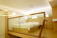 Qianhui Luxury Apartment Hotel (Zhangye Railway West Station)