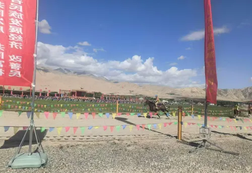 Snowtop Westernmost Lodge · Taxian Xung quanh Photos