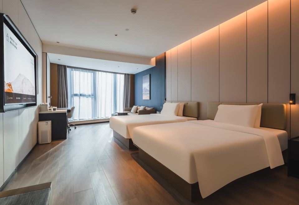 [호텔 내부의 서재 혹은 라운지 모습]