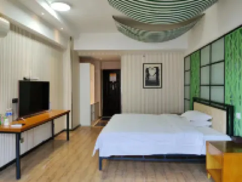 Gangzi Homestay (Baolong City Plaza)  호텔