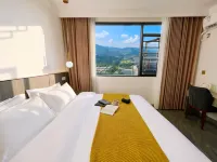 Muqi Mountain View Homestay (Xijiang Qianhu Miao Village West Gate Tourist Service Center)