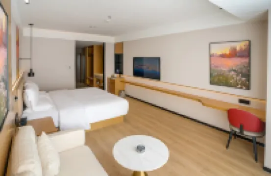 Youyi Crystal Hotel (Qinzhou Baishi Lake Park Branch) Hotels near Qinzhou Old Street Scenic Area