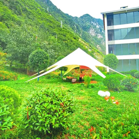 Xiaoyue Qinglan Garden Private Hot Spring Hotel (Lixiao Road Branch, Bipenggou Scenic Area)