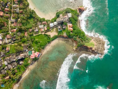 We Are Surfers hotel Отели рядом с достопримечательностью «Pushparama Temple»