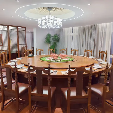 Vienna International Hotel (Xuyi Hongwu Avenue)