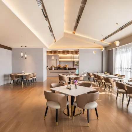 Atour Hotel Gaoyou Clothing City
