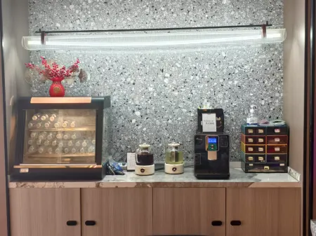 Temperature Season Hotel (Yiwu International Trade City Branch) Отели рядом с достопримечательностью «Yiwu Shuanglin Temple»