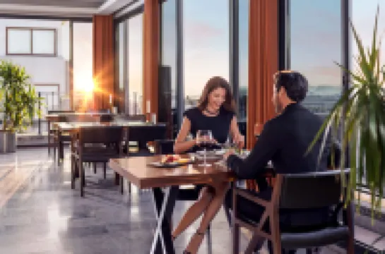 AKKA ลัช โฮเทล ทักซิม