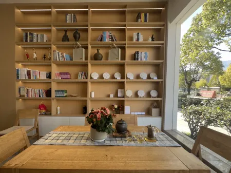 Jianchuan Apeng Holiday Hotel