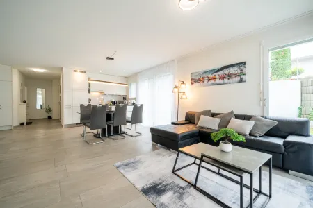 Modern Swiss Apt | spacious garden + parking Отели в г. Зафенвиль