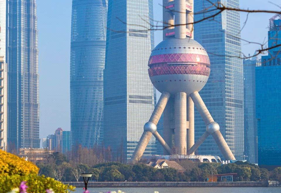 메타 트리 호텔의 조식 뷔페가 차려진 공간