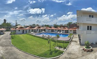 Shoreland Beach Resort by Cocotel