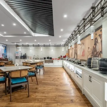 Hangzhou Lingyin Maison New Century Grand Hotel (Xihu Scenic Area) Отели рядом с достопримечательностью «Храм Линь Ань»