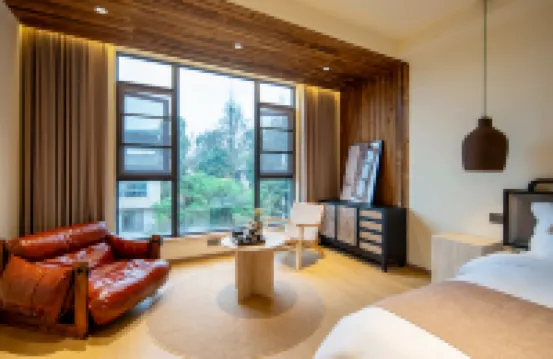 Yuncijian Private Hot Spring Homestay (Emeishan Baoguo Temple Tourist Center)