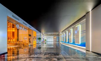 Huayue Kaixuan Grand Hotel (Weiye Building Xincheng Bus Station)