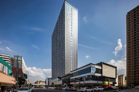 Ni Hao Hotel (Yichun Drum Tower Pedestrian Street Runda International) Отели рядом с достопримечательностью «Yichun Child Normal College (New Campus)»