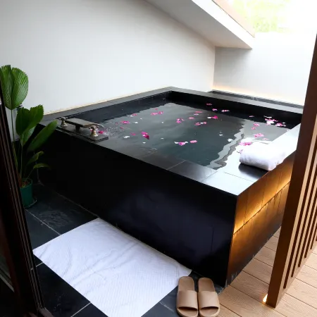 Luoyang Yishe Hotel (Luoyang Museum China National Flower Garden)