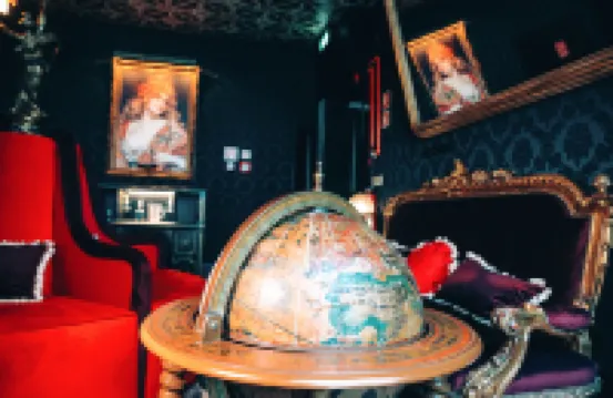 Pensão Amor Madam's Lodge