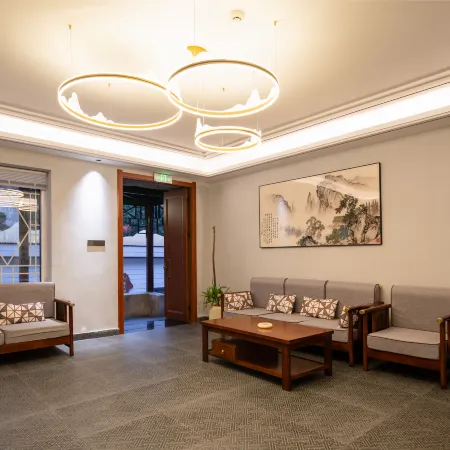 Lushan Lotte Boutique Hotel (Ruqinhu Guling Street)