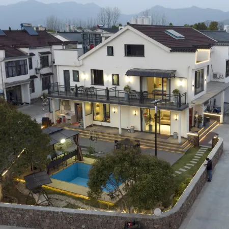 Jiuhuashan Lianzi Homestay (Jiuhuashan Scenic Area Tourist Service Center)