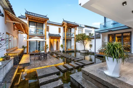 Dali Ancient City. Shanyuyishe Boutique B&B Отели рядом с достопримечательностью «Puxian Temple»