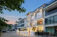 Sky Land · Xiaoman · FullMount · Southeast Asian-style Riverside Family Resort Boutique Stay 주보해 호텔