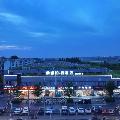 Yunbai Cloud Hotel (Shanghai Universitychang Middle Road Subway Station) Hotels near Changzhong Road Station
