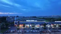 Yunbai Cloud Hotel (Shanghai Universitychang Middle Road Subway Station) Hotels in Shanghai