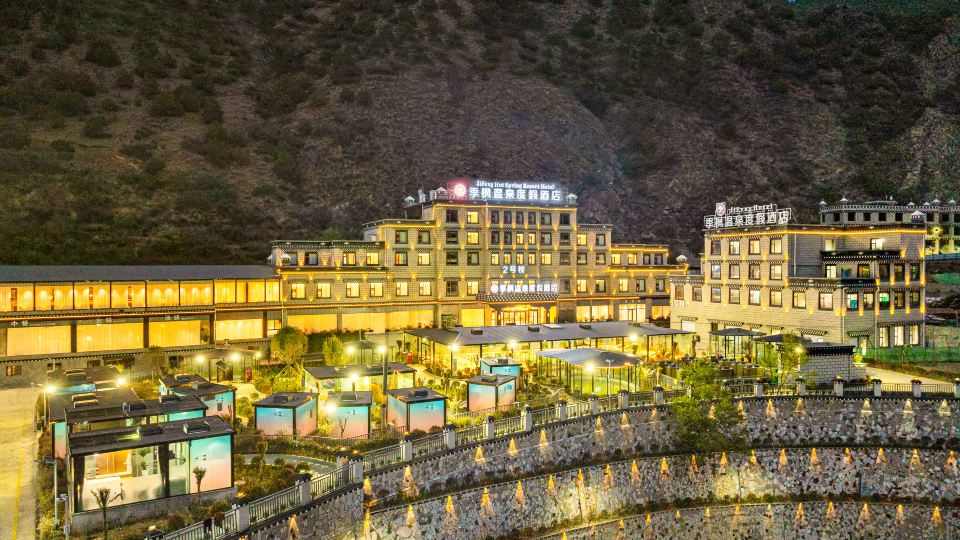 Daocheng Jifeng Hot Springs Resort Hotel