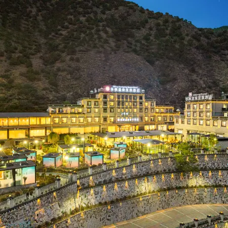 Daocheng Jifeng Hot Springs Resort Hotel
