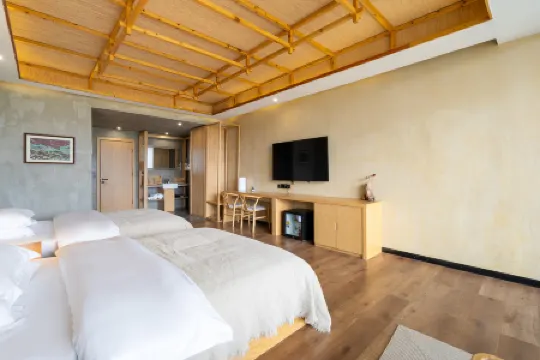 Sengjinida Deshe (Shangri-La Napahai Shop)