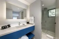La Jolla Cove Suites - balcony