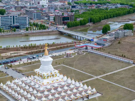 LANOU Hotel (Daocheng Binhe Road) Отели рядом с достопримечательностью «Banghe and Sela»