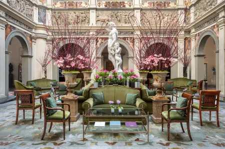 Four Seasons Hotel Firenze Отели рядом с достопримечательностью «San Felice in Piazza»