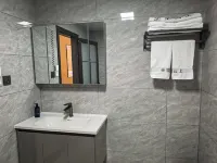 Yinchuan Zuowang Yunshang Homestay (Railway Station Huaiyuan Night Market) - غرفة مطلة على الجبل