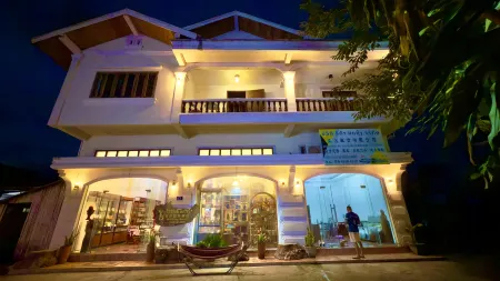YouBang International Hotel Отели рядом с достопримечательностью «Wat Xieng Muan»