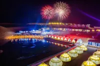 Stay overnight at the Desert Lakeside Camping Hotel Hotels near Zhongwei Muye Starry Sky Camping Base