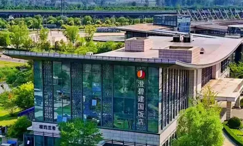 Lankao Chengbi Jianguo Hotel