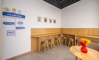 Yanan Youth Hostel(Qingdao Railway Station Pier Branch)