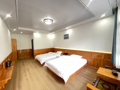 Ajia Rencuo Homestay