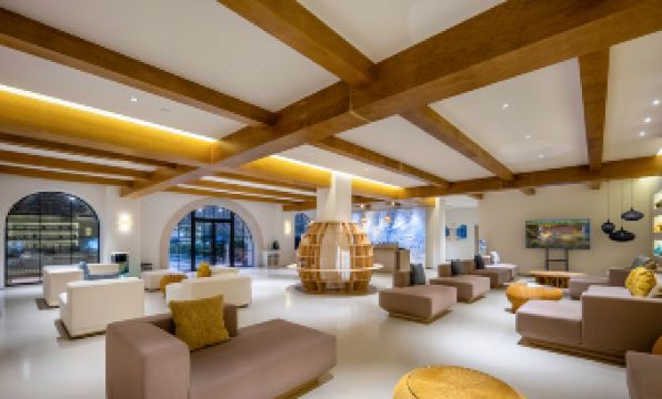 Ou Xia Mediterranean Hotel (Shanghai Xinzhuang Subway Station North Square Branch)