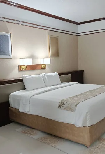 ห้องดีลักซ์ เตียงใหญ่ 1 เตียง