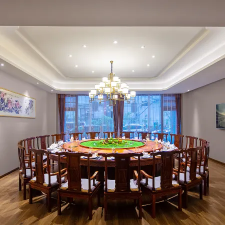 Chengdu Jincheng Yuanshe Hotel (Jinli Wuhou Temple Branch) Отели рядом с достопримечательностью «Мемориальный храм Ухоу»