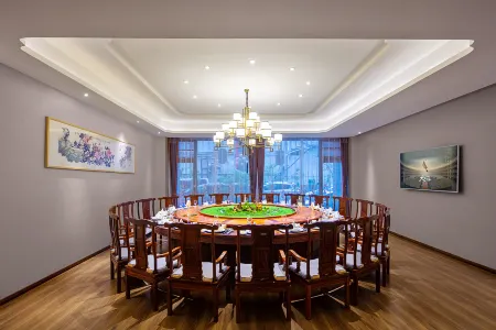 Chengdu Jincheng Yuanshe Hotel (Jinli Wuhou Temple Branch) Отели рядом с достопримечательностью «Tianfu Furong Garden»