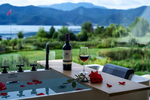 Qingfeng Lakeside Homestay - Jacuzzi