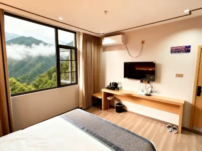 Motuo Yunteng Hotel Hotels near Renqinbeng Temple