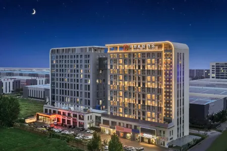 QIANNA HOTEL GLORIOUS (Xinxiang Vocational and Technical College Pingyuan Lake Campus Store) Отели рядом со станцией Xinxiang East Railway Station