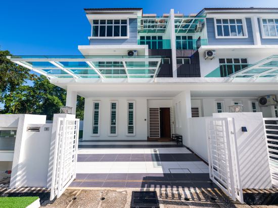Batu Ferringhi Elegant Grey Marble 5 Bedrooms Penang Homestay Penang